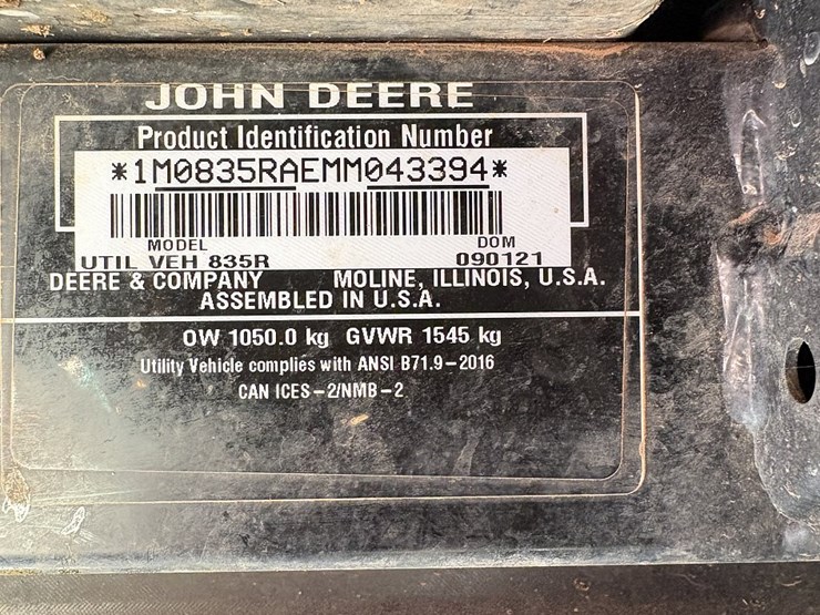 2021-john-deere-gator-image-19