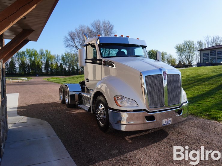 2015-kenworth-t680-image-3