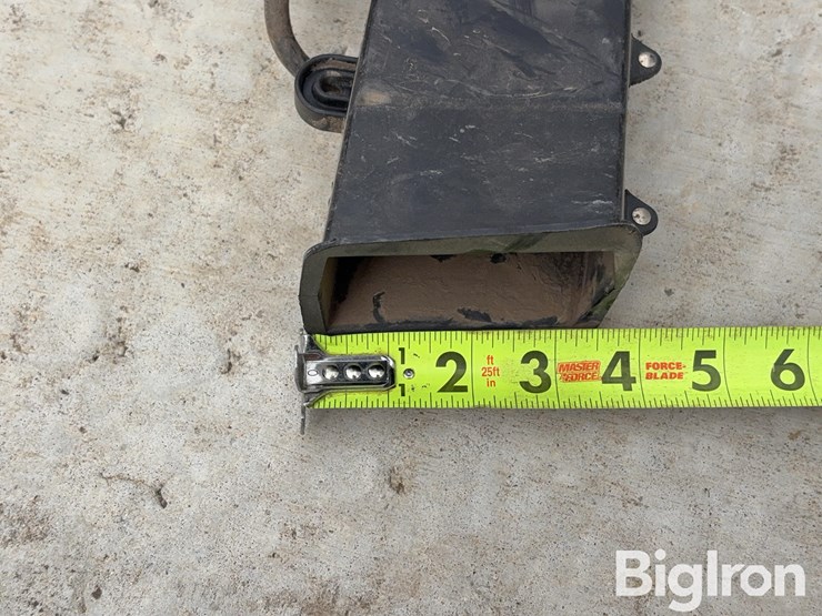 case-ih-planter-seed-tubes-w/-sensor-image-15