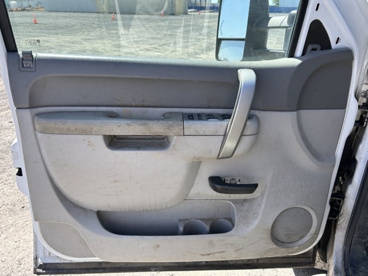 2012-chevrolet-silverado-2500-image-26