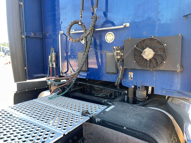 2018-kenworth-t680-image-21