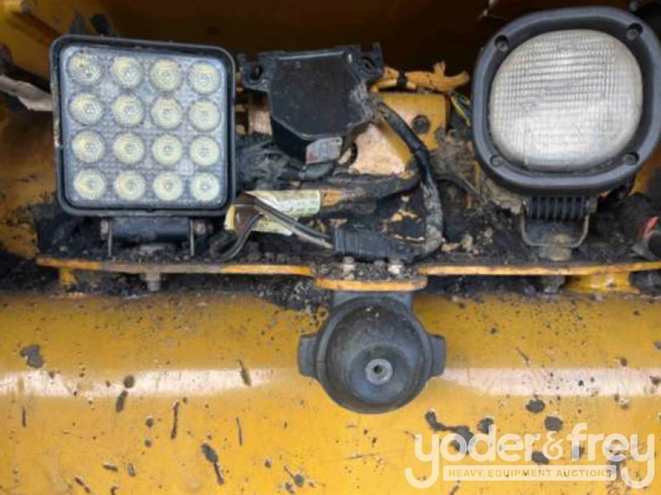 2021-caterpillar-730-image-13