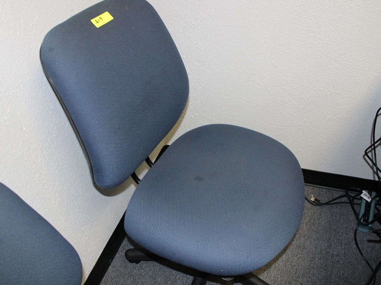 blue-fabric-office-chairs-with-casters-image-3