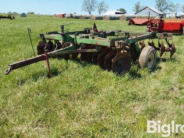 john-deere-12-image-1