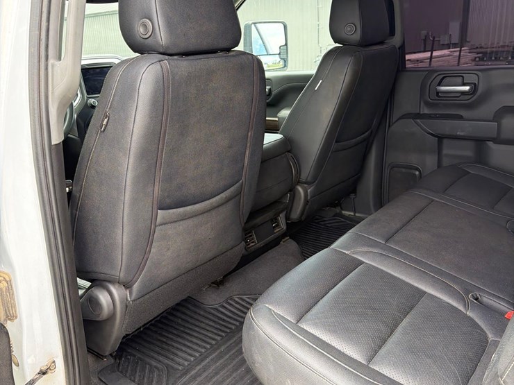 2021-chevrolet-2500hd-image-54