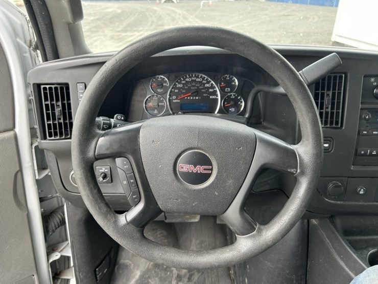 2016-gmc-savana-cargo-van-image-17
