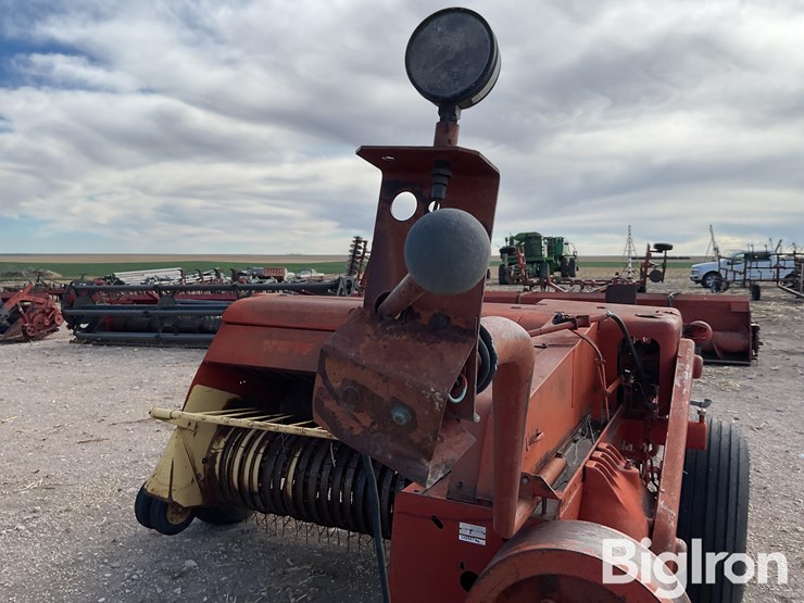 new-holland-285-image-14
