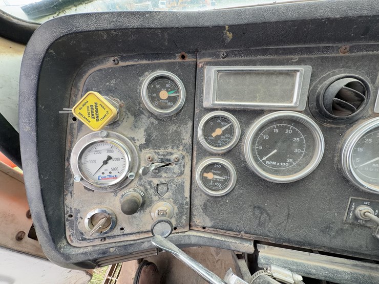 1996-ford-lt9000-image-52