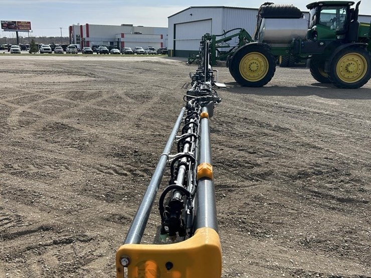 2020-john-deere-r4045-image-112