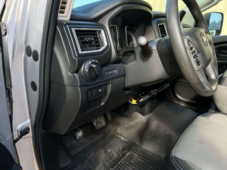 2016-nissan-titan-image-29