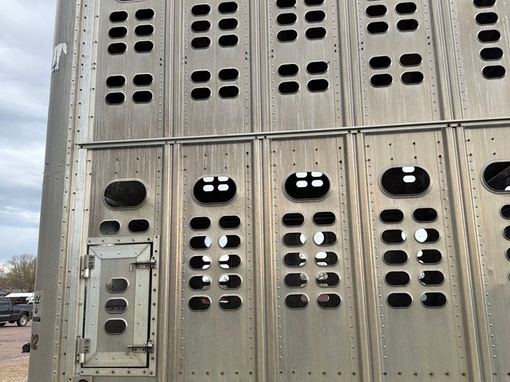2008-wilson-livestock-trailer-image-26