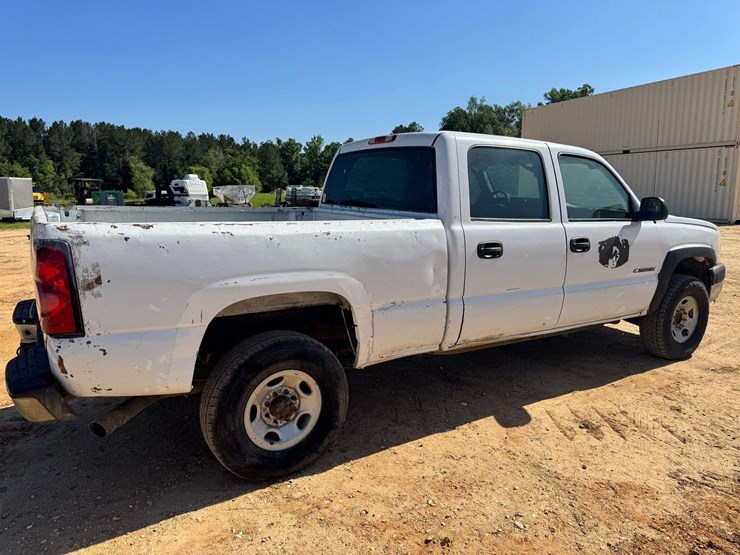 2004-chevrolet-2500-image-3