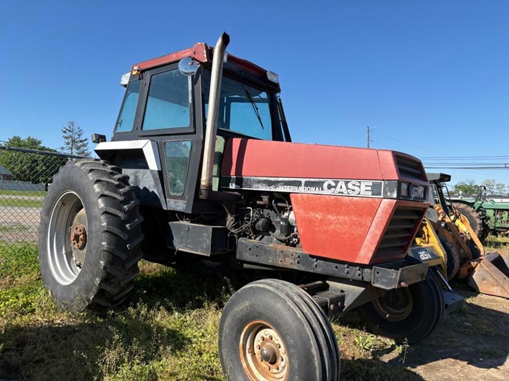 1998-case-2096-tractor-image-1