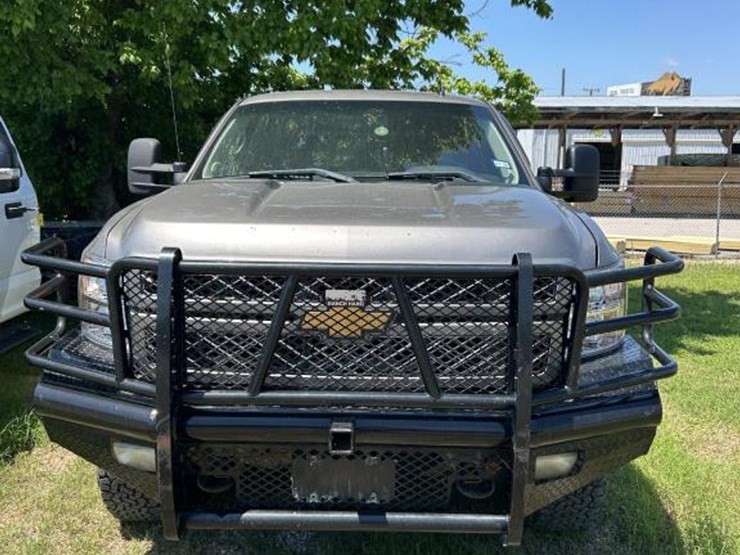 2013-chevrolet-silverado-2500-lt-image-2