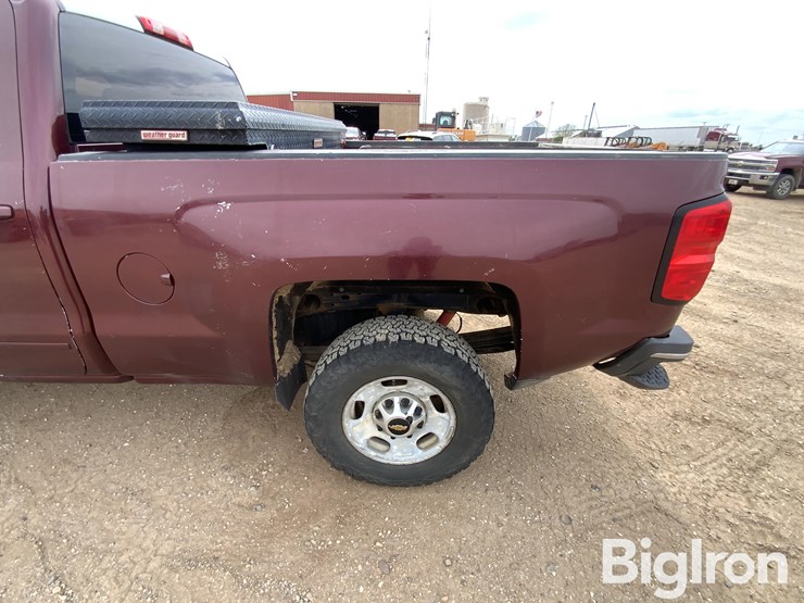 2015-chevrolet-silverado-2500-image-10