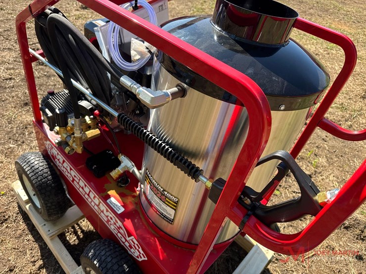 new-magnum-4000-series-gold-portable-hot-water-pressure-washer-image-11