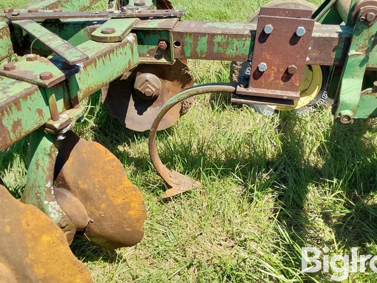 john-deere-12-image-18