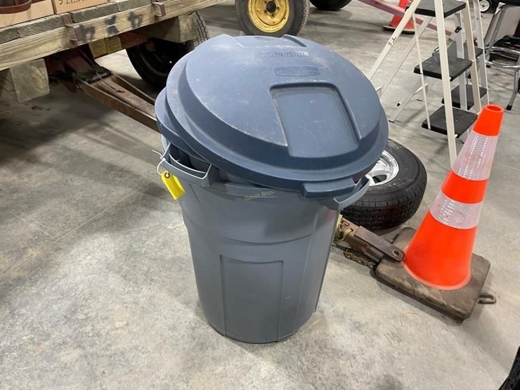 (2)-garbage-cans-image-3