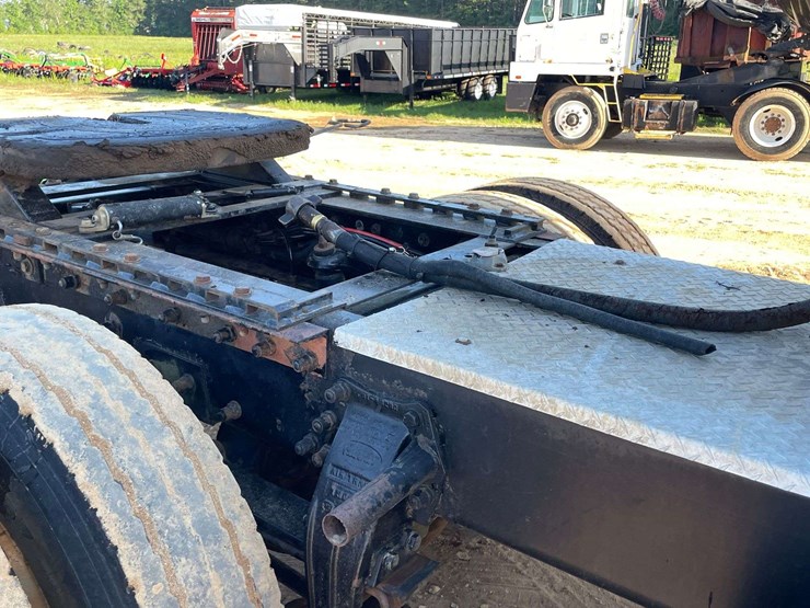 1998-peterbilt-379-image-18