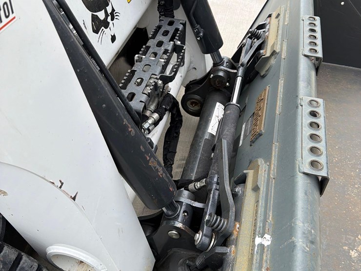 2023-bobcat-t770-image-19