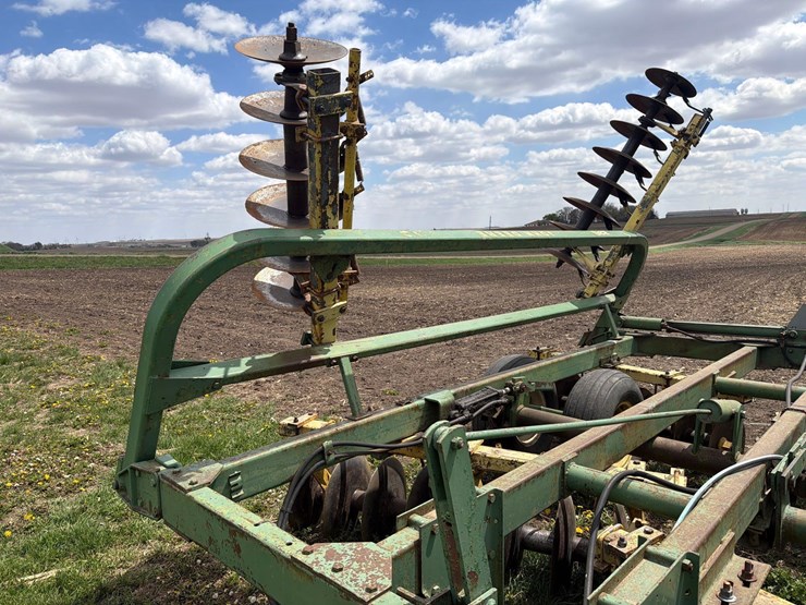 john-deere-230-image-14