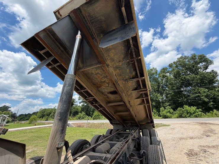 2016-kenworth-t880-image-11