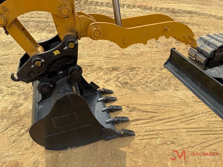 2021-caterpillar-305.5-image-13
