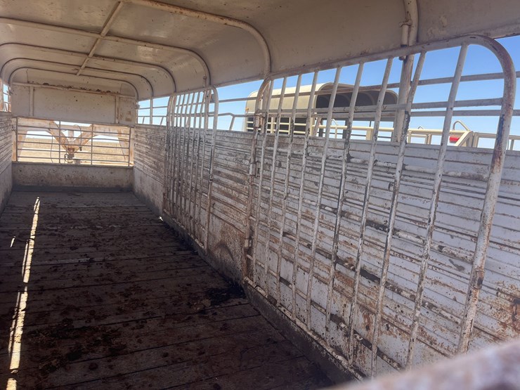 1995-gooseneck-6'8"x24'-livestock-trailer-image-12