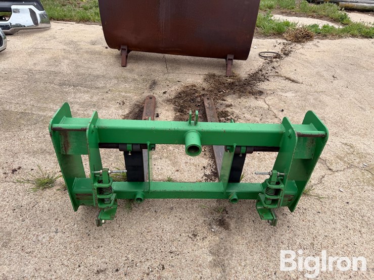 john-deere-pallet-forks-image-6