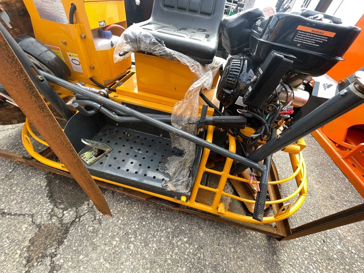 #9043-•-unused-ride-on-concrete-power-trowel-(o12)-image-24