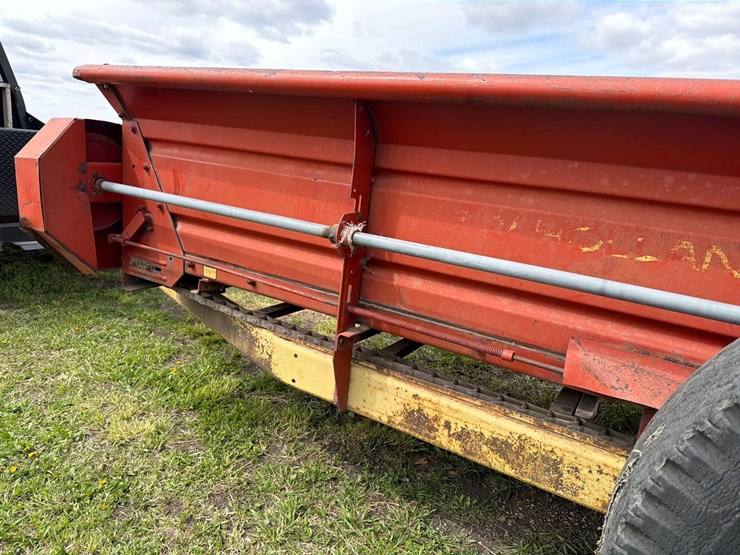new-holland-512-image-14
