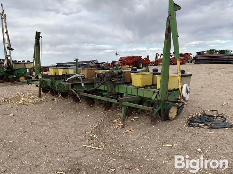 john-deere-7100-image-1