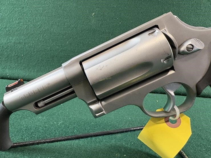 taurus-"the-judge"-.45lc/410ga-revolver-image-9