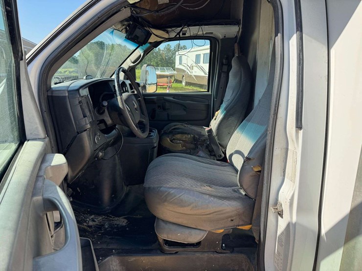 2014-chevrolet-express-3500-image-9