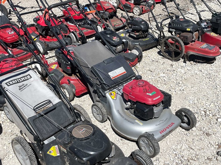 #6973-•-honda-3-speed-lawn-mower-image-2