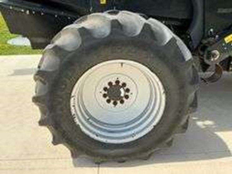 2012-case-ih-6130-image-42