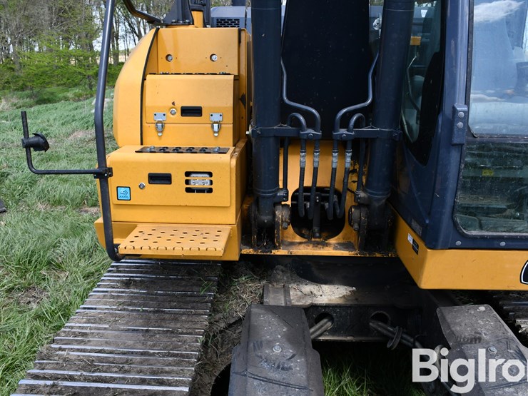 2014-deere-130g-image-19