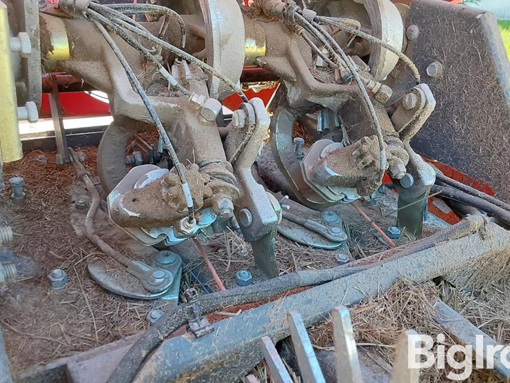 2023-massey-ferguson-1840-image-13