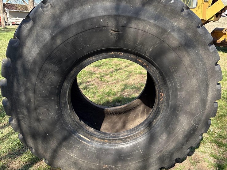 michelin-23.5-r25-spare-tire-image-1