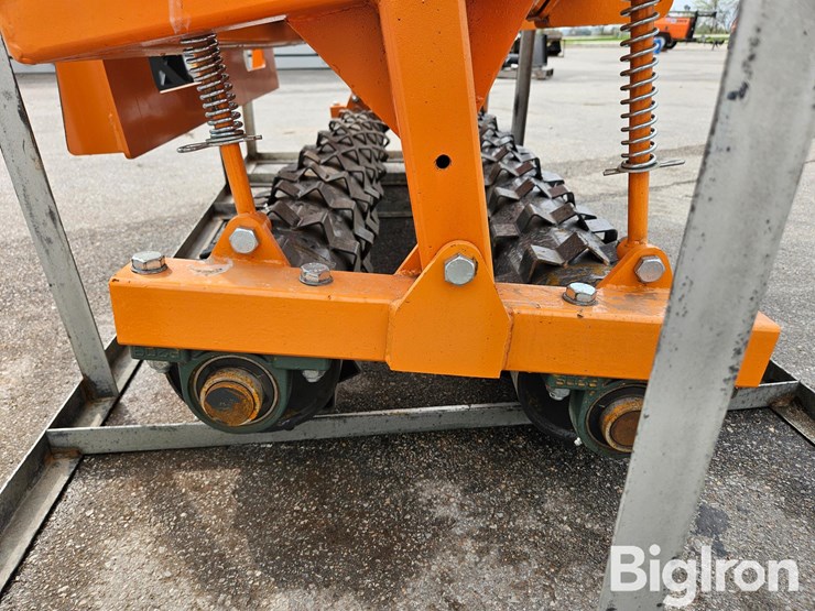 2025-caterpillar-12-image-17