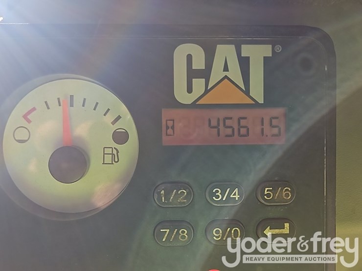 2015-caterpillar-257d-image-33