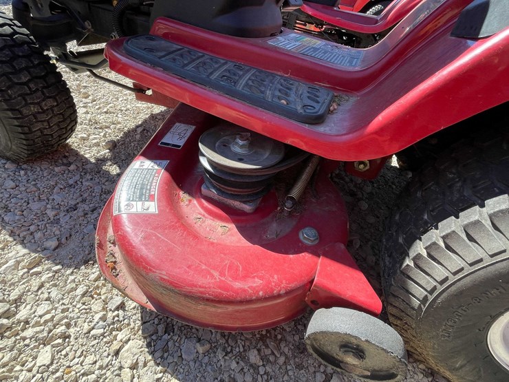 #6947-•-toro-riding-lawn-mower-image-12