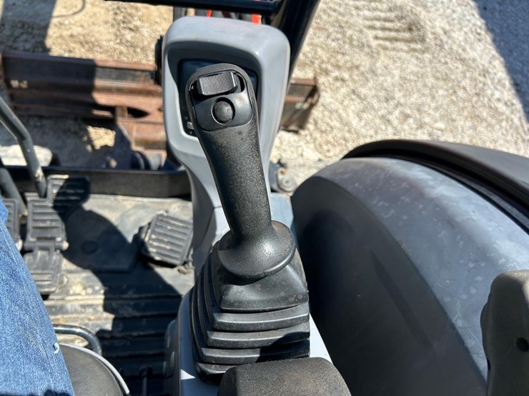 2022-kubota-kx040-4-image-24