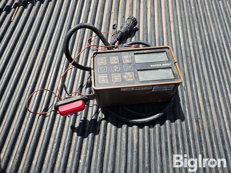 john-deere-300-image-3
