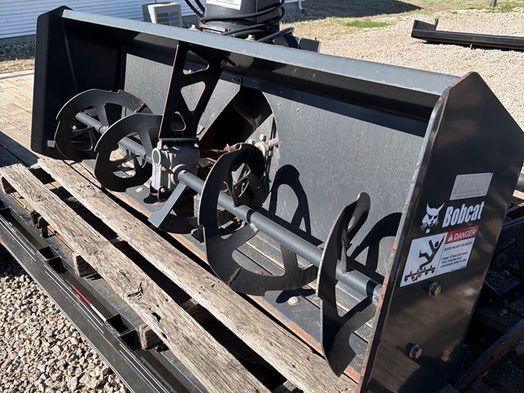 bobcat-72”-front-mount-snowblower-image-6