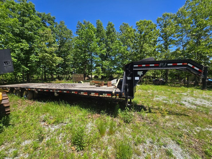 #24321-•-2009-p.j.-35'-flatbed-trailer-image-2