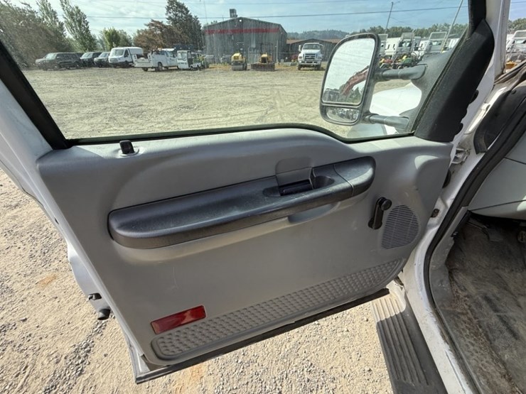 2005-ford-f550-xl-sd-image-24