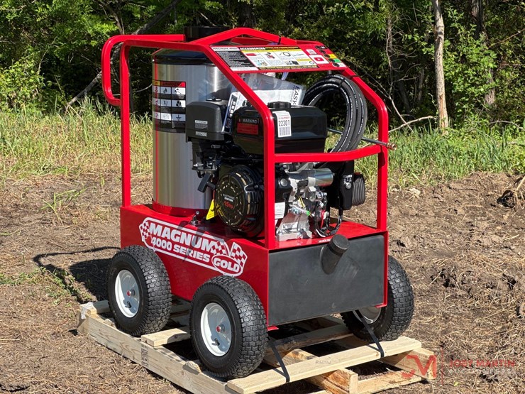 new-magnum-4000-series-gold-portable-hot-water-pressure-washer-image-1