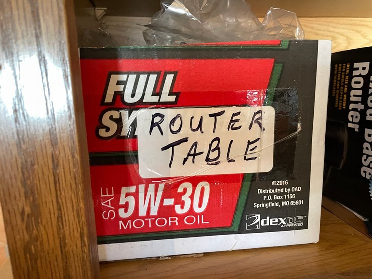 #7024-•-shelf,-cabinet-and-contents-image-2