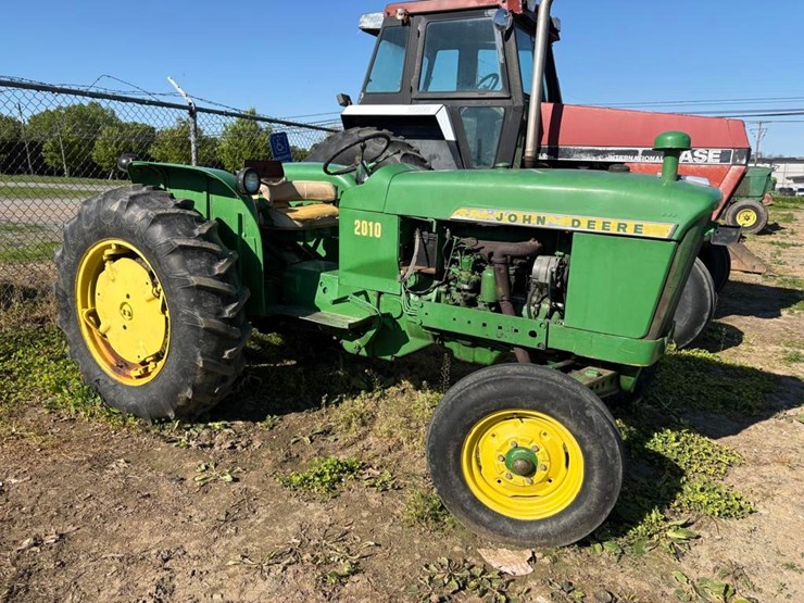 2010-john-deere-2010-image-1